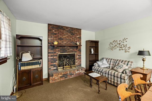 6 BUNTING AVE, Burlington, NJ 08016
