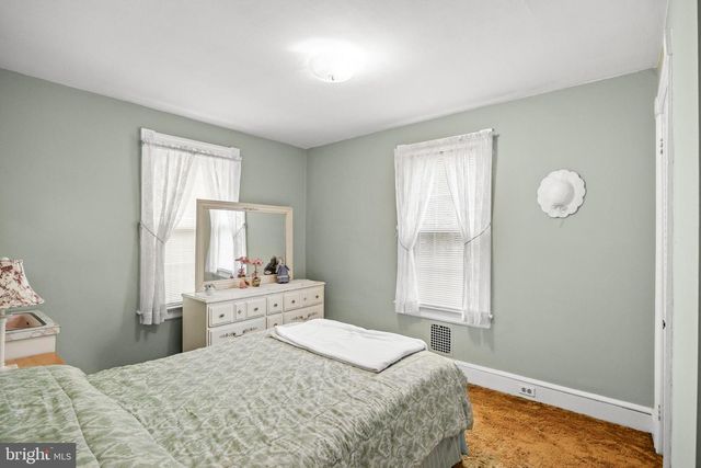 6 BUNTING AVE, Burlington, NJ 08016