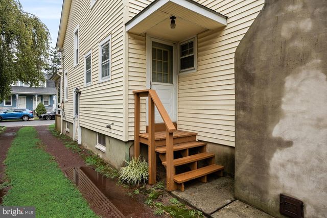 6 BUNTING AVE, Burlington, NJ 08016