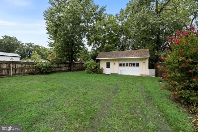 6 BUNTING AVE, Burlington, NJ 08016
