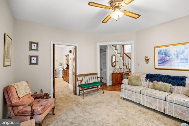 6 BUNTING AVE, Burlington, NJ 08016