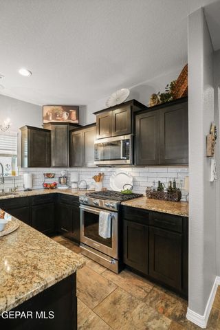 132 S MANZANITA Drive, El Paso, TX 79928