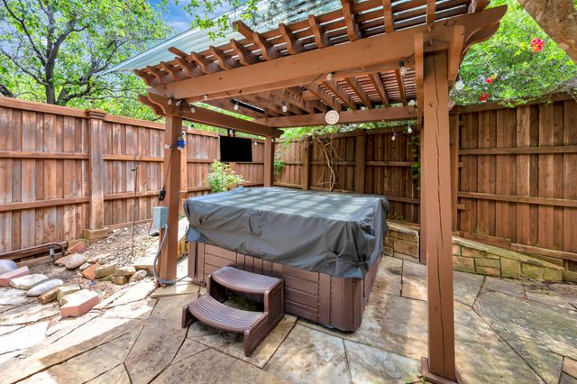 8704 Stonecrest Drive, Irving, TX 75063