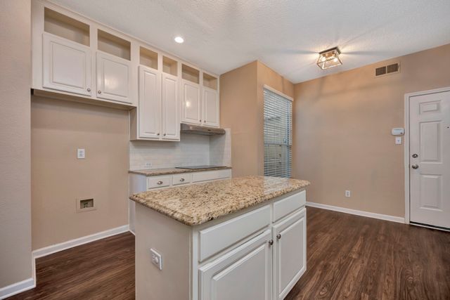 8704 Stonecrest Drive, Irving, TX 75063