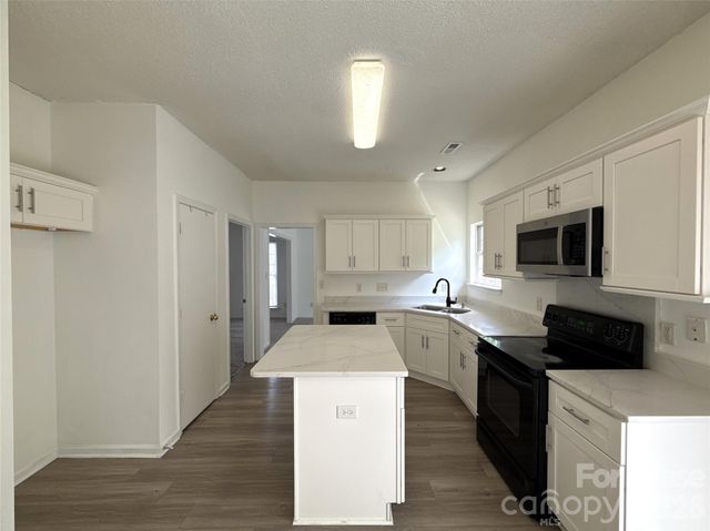 10218 Ridgewell Court, Charlotte, NC 28215