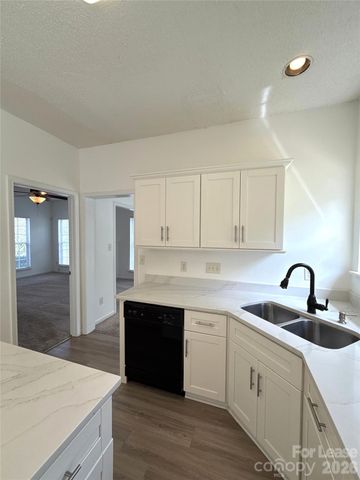 10218 Ridgewell Court, Charlotte, NC 28215
