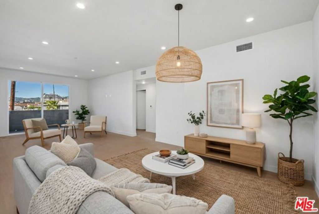1717 Winona Boulevard 501, Los Angeles, CA 90027