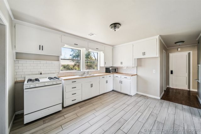 216 S Perdue Avenue, Claremore, OK 74017