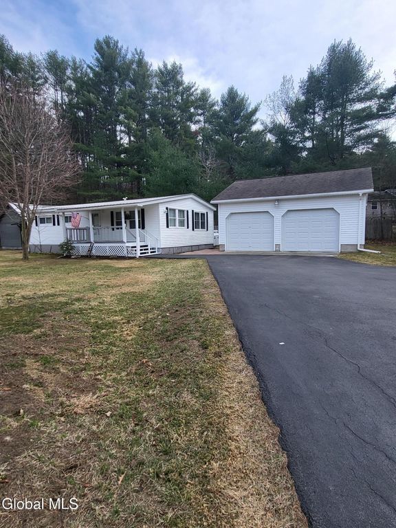 16 Towner Road, Lake Luzerne, NY 12846