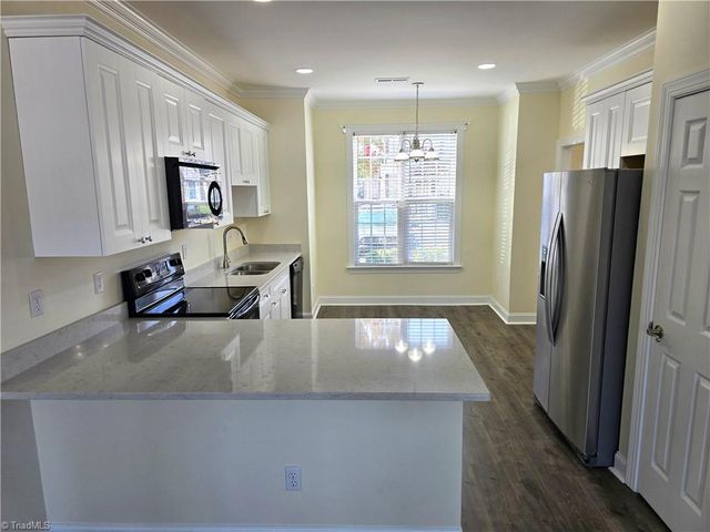 6 Viburnum Lane, Greensboro, NC 27455