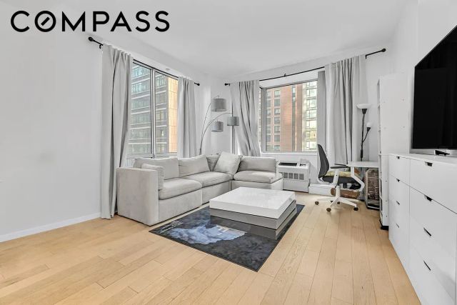 4415 Purves St Apt 6D, New York City, NY 11101
