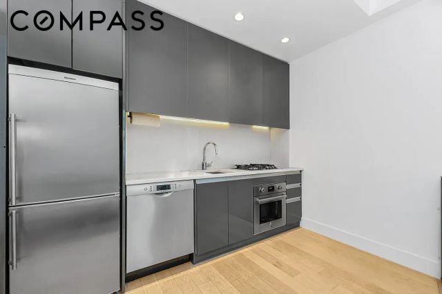 4415 Purves St Apt 6D, New York City, NY 11101