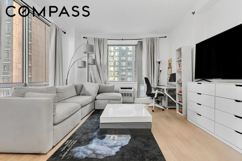 4415 Purves St Apt 6D, New York City, NY 11101