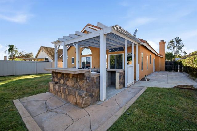 39766 Del Val Dr, Murrieta, CA 92562