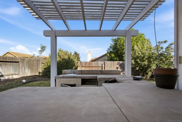 39766 Del Val Dr, Murrieta, CA 92562