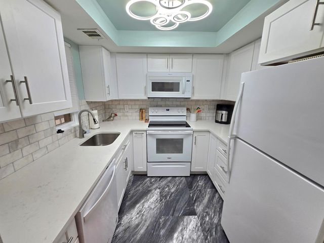 1503 SE Royal Green Circle 201, Port St Lucie, FL 34952