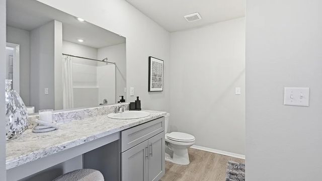 6606 SW Memphis Avenue, Bentonville, AR 72713