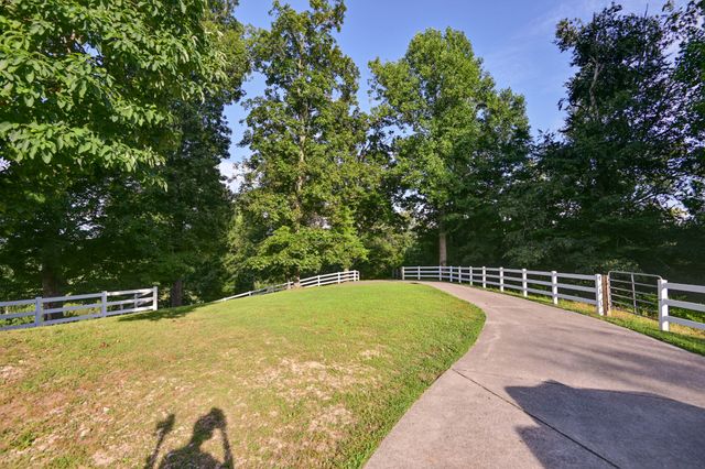 1425 Bartlett Hollow Rd, Petersburg, TN 37144