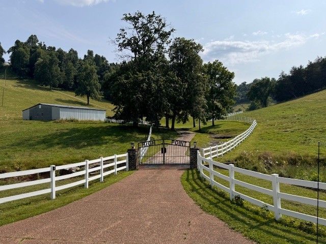 1425 Bartlett Hollow Rd, Petersburg, TN 37144