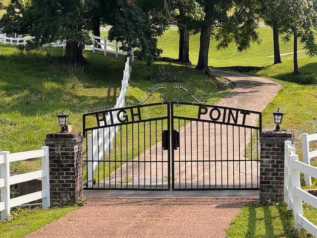 1425 Bartlett Hollow Rd, Petersburg, TN 37144