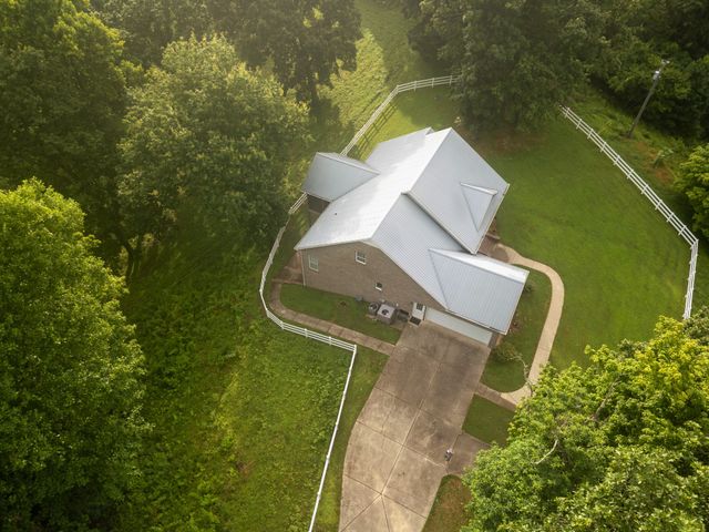 1425 Bartlett Hollow Rd, Petersburg, TN 37144