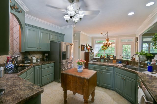 1425 Bartlett Hollow Rd, Petersburg, TN 37144