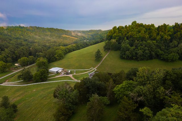 1425 Bartlett Hollow Rd, Petersburg, TN 37144