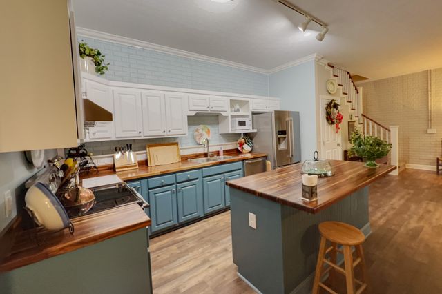 1425 Bartlett Hollow Rd, Petersburg, TN 37144