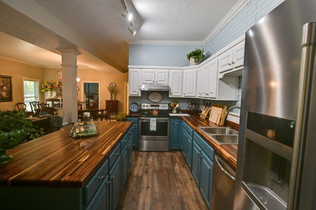 1425 Bartlett Hollow Rd, Petersburg, TN 37144