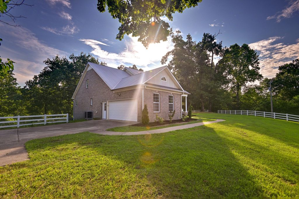 1425 Bartlett Hollow Rd, Petersburg, TN 37144