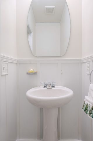 1941 Stonewater Dr, Hermitage, TN 37076