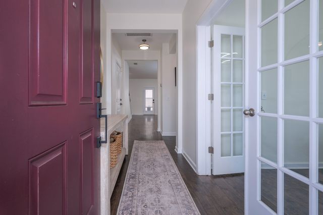 1941 Stonewater Dr, Hermitage, TN 37076