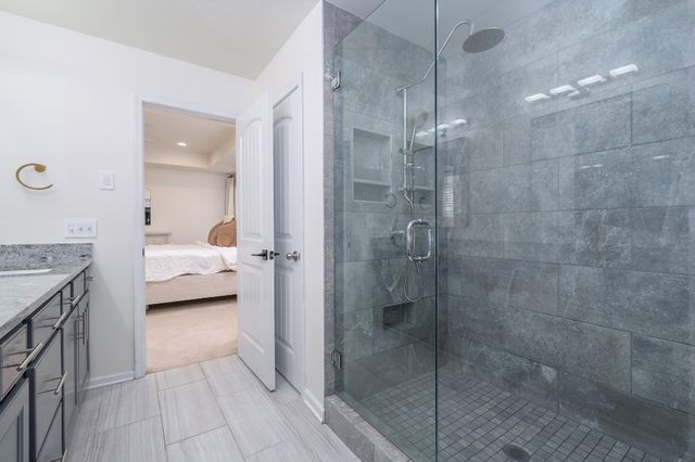 1941 Stonewater Dr, Hermitage, TN 37076