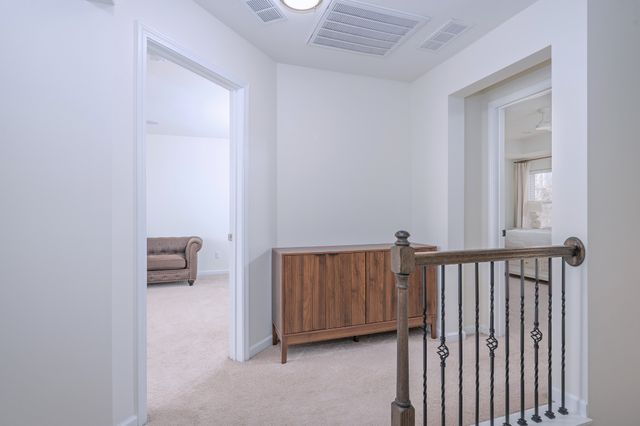 1941 Stonewater Dr, Hermitage, TN 37076