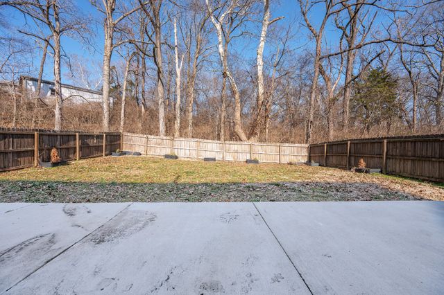 1941 Stonewater Dr, Hermitage, TN 37076