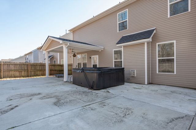 1941 Stonewater Dr, Hermitage, TN 37076