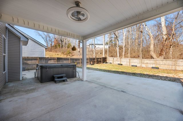 1941 Stonewater Dr, Hermitage, TN 37076