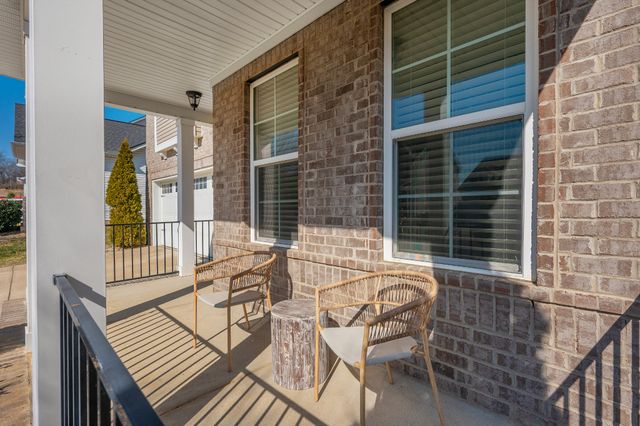 1941 Stonewater Dr, Hermitage, TN 37076