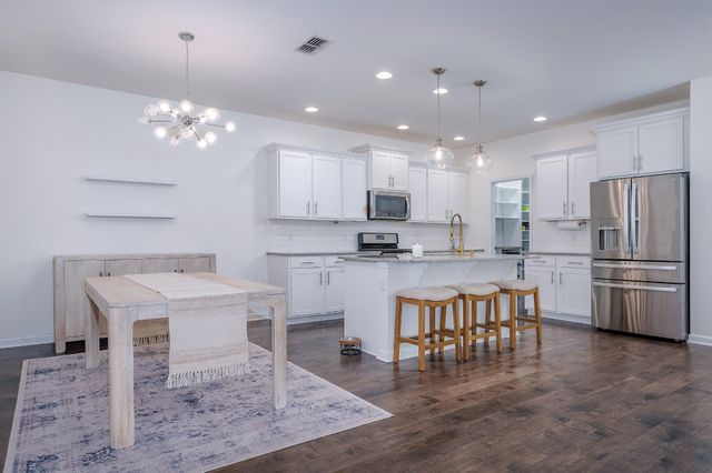 1941 Stonewater Dr, Hermitage, TN 37076