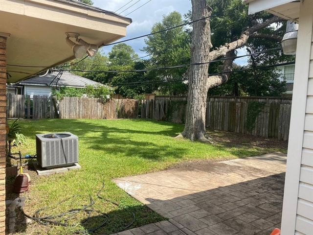 8913 Bace Drive, Houston, TX 77055