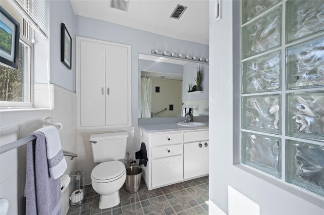 2238 NW 16TH AVENUE, Gainesville, FL 32605