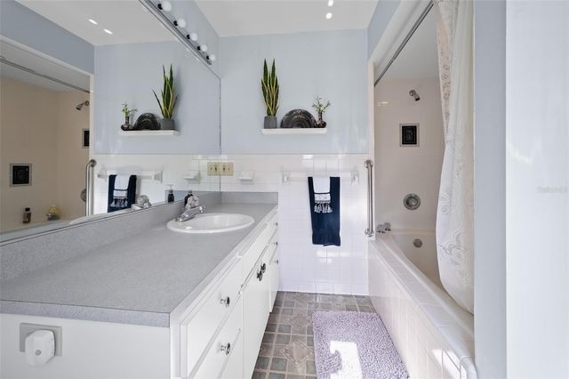 2238 NW 16TH AVENUE, Gainesville, FL 32605