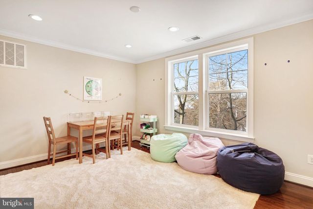 8028 WELLINGTON RD, Alexandria, VA 22308