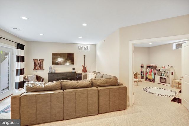 8028 WELLINGTON RD, Alexandria, VA 22308