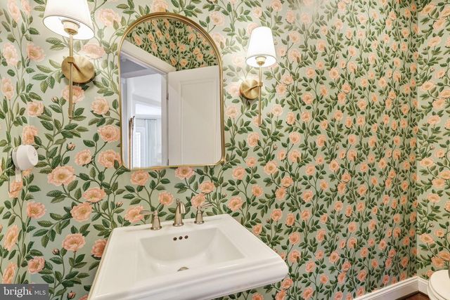 8028 WELLINGTON RD, Alexandria, VA 22308