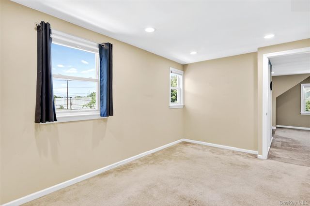 50 Albertson Place, Mineola, NY 11501