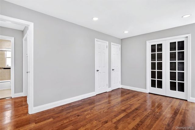 50 Albertson Place, Mineola, NY 11501