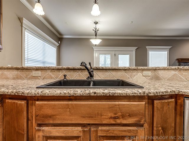 1204 W Fargo Lane, Broken Arrow, OK 74012