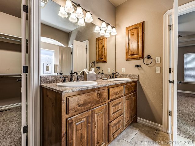 1204 W Fargo Lane, Broken Arrow, OK 74012