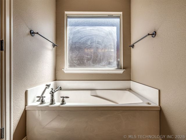 1204 W Fargo Lane, Broken Arrow, OK 74012